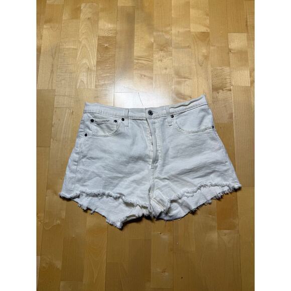 Levi's white denim shorts size 31 - Picture 3 of 5